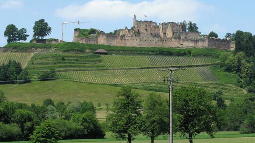 Ruine Hochburg bei Emmendingen von Sexau gesehen