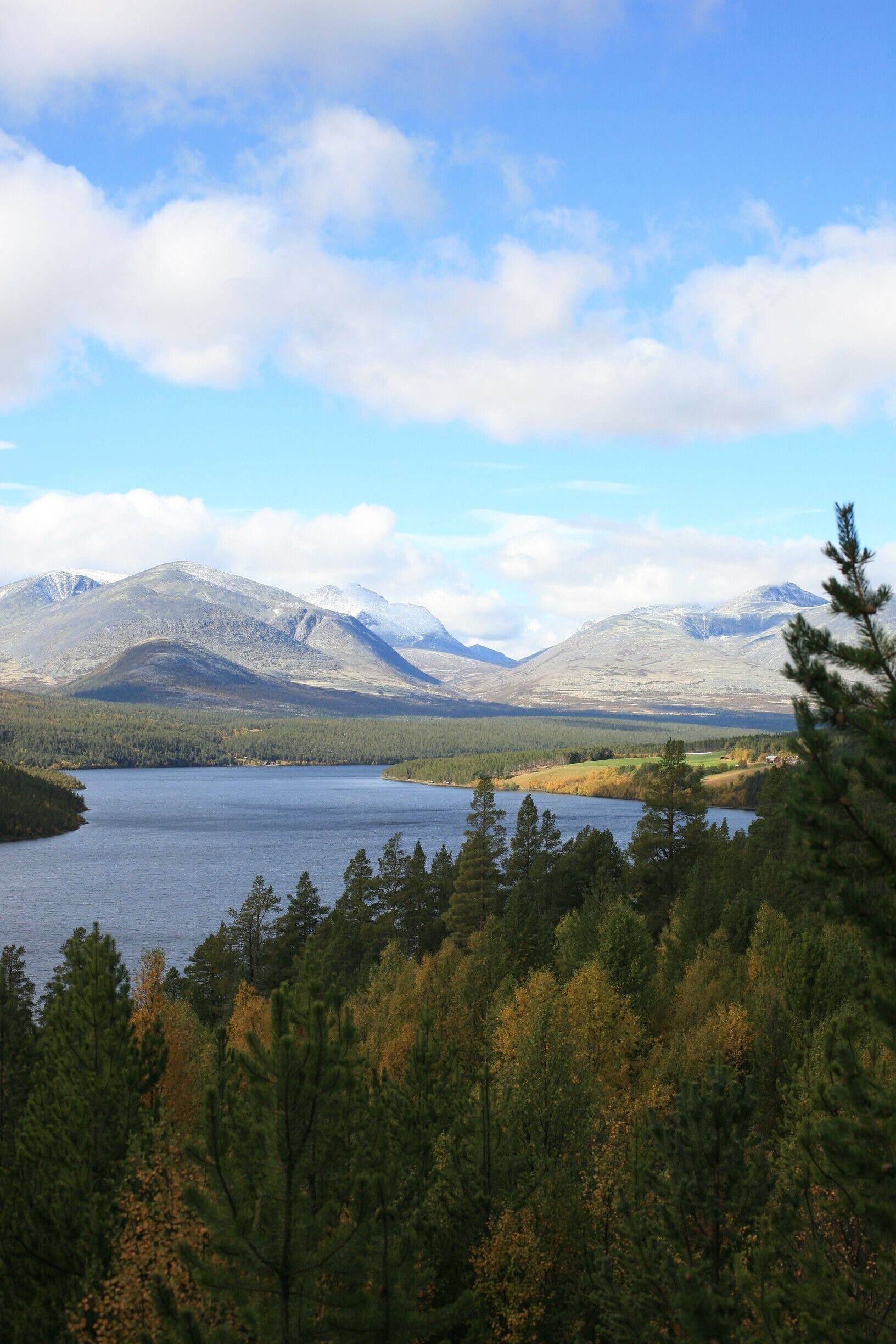 The view to Rondane National Park from Sohlbergplassen is a stunning window to the wilderness which the National Park offers. A remote and beautiful place, and only for those who are experienced walkers and who want to get far from the madding crowds. #NationalPark