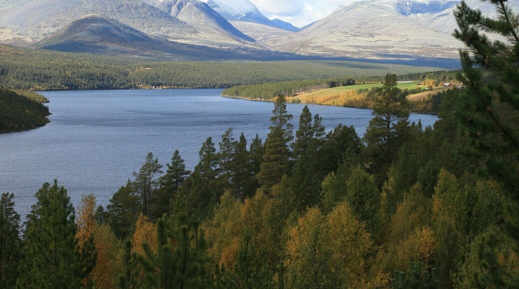The view to Rondane National Park from Sohlbergplassen is a stunning window to the wilderness which the National Park offers. A remote and beautiful place, and only for those who are experienced walkers and who want to get far from the madding crowds. #NationalPark