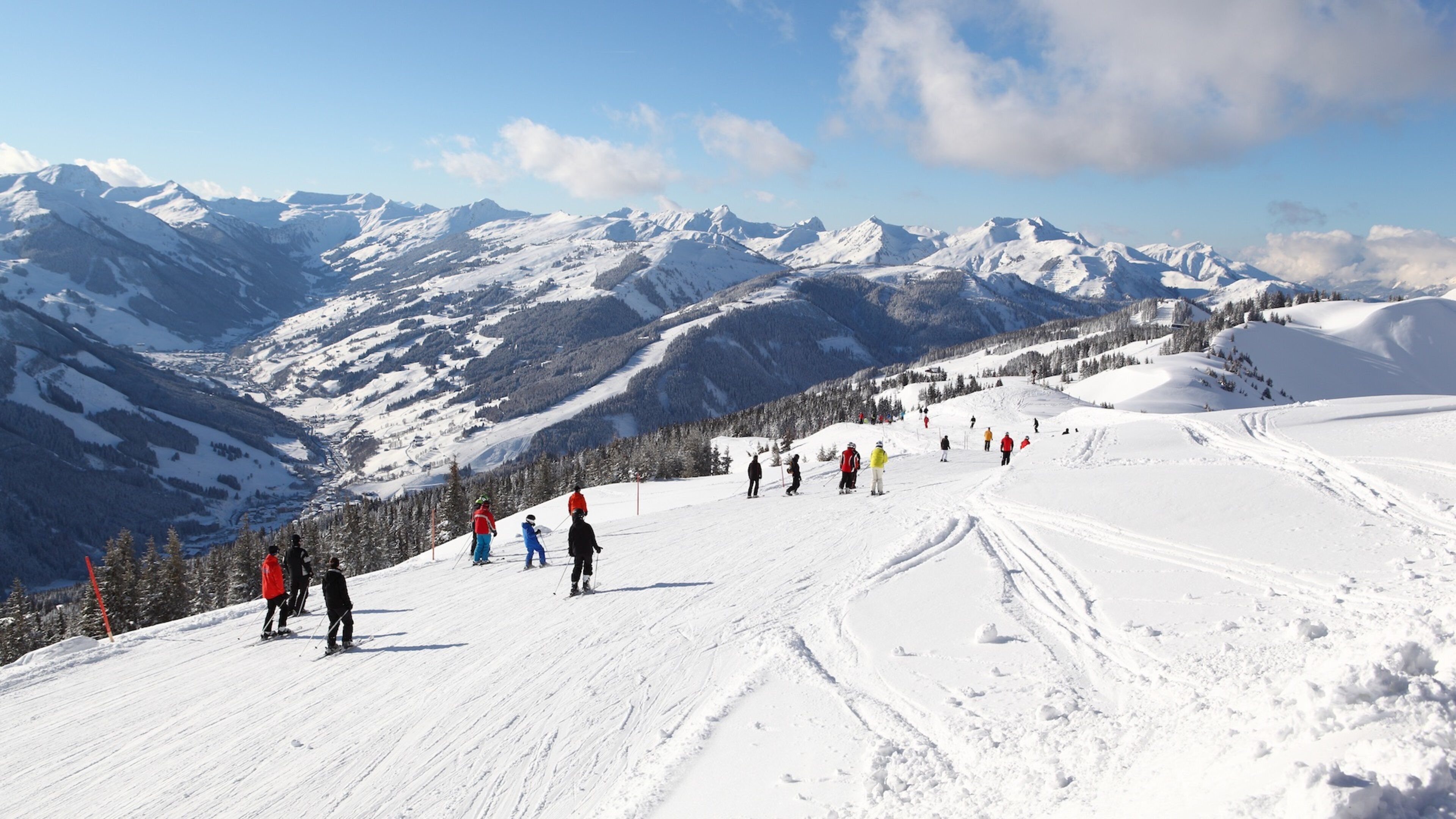 Saalbach-Hinterglemm Ski Resort which includes snow, snow skiing and mountains