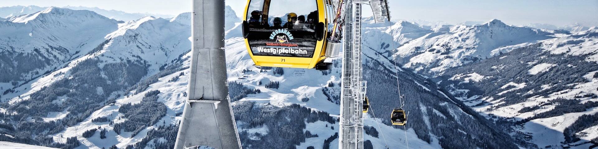 Station de ski Saalbach-Hinterglemm montrant gondole, neige et montagnes
