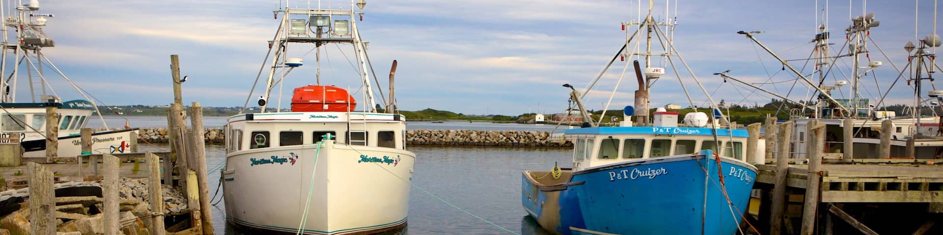 Yarmouth qui includes marina