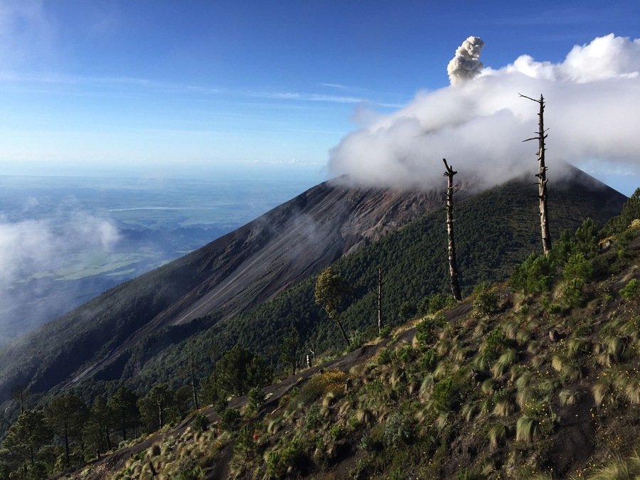 Climbing up Acatenango volcano, sleeping in tents in the base camp by 5degrees, and having the opportunity to see this éruption out of Fuego volcano, in the morning is priceless.... 🌋