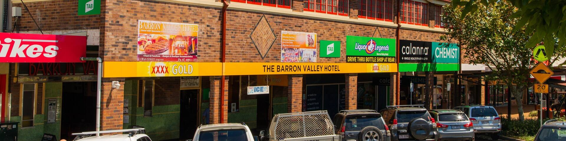 Atherton showing a small town or village