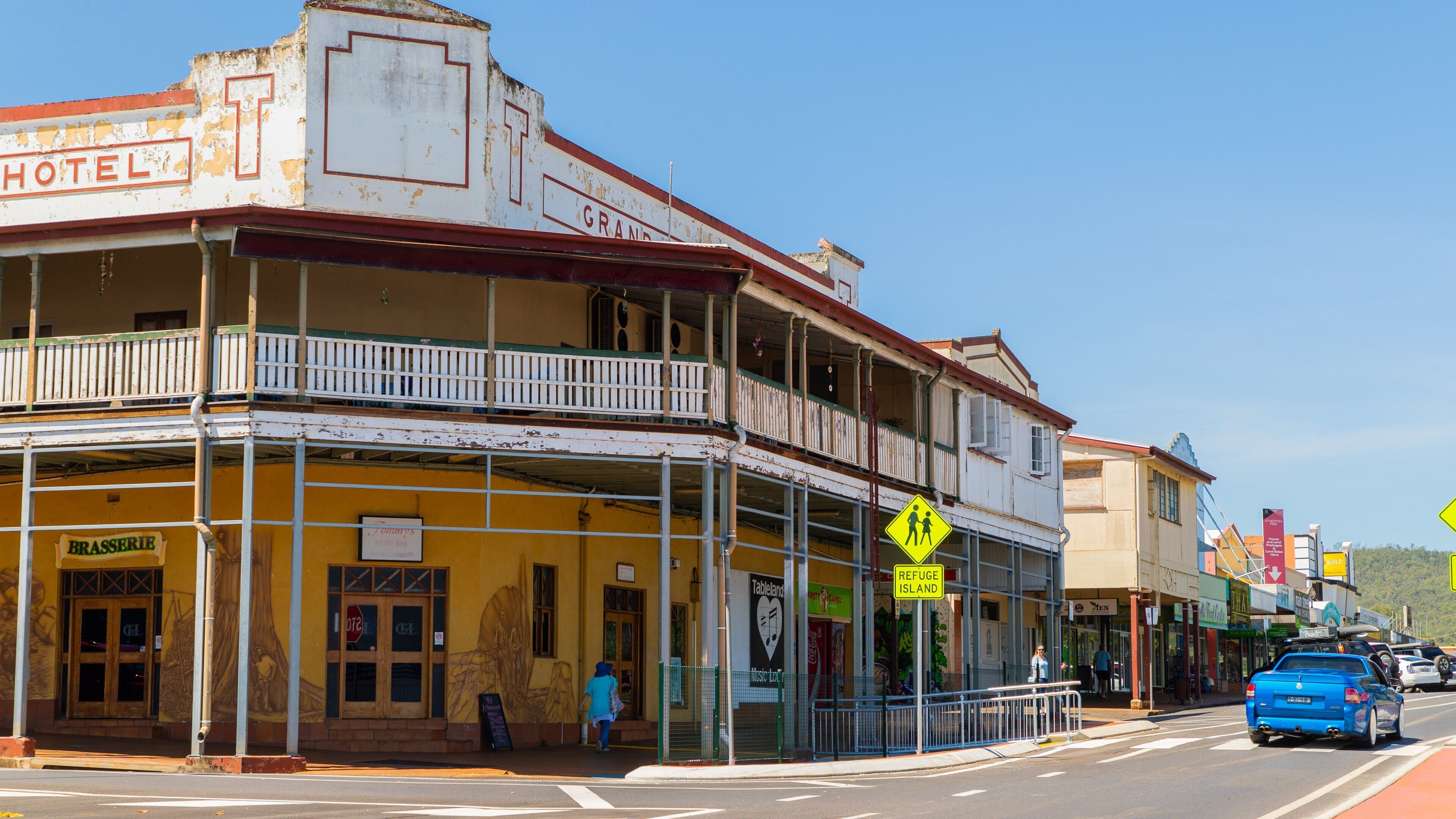 Atherton showing a small town or village