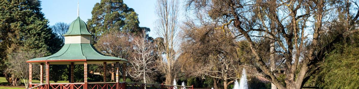 Civic Park in Warragul is the town’s premier park featuring a waterfall, Chinese friendship garden, rotunda, running creek and beautiful pond.
