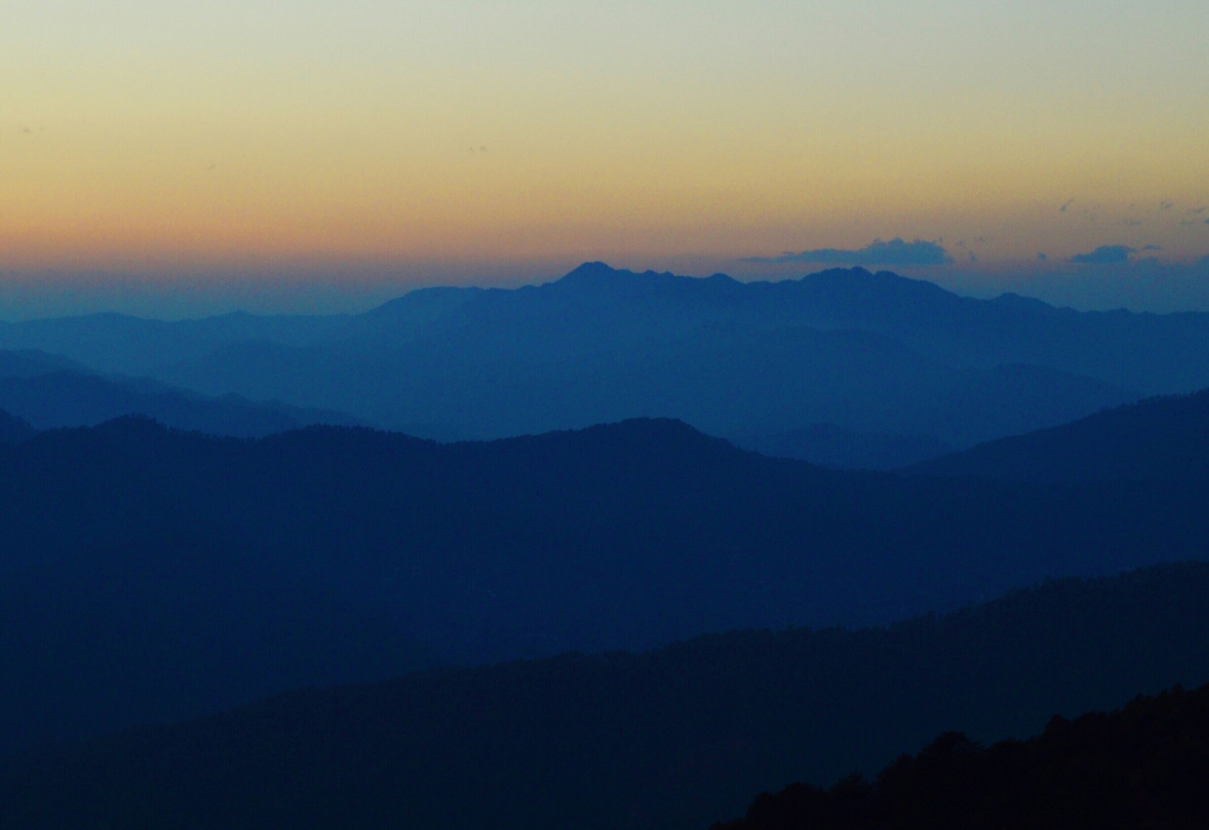 My love for Mountains grow with each passing day.....💙💙💙

#mountains#binsar#uttarakhand#travelbazzinga#trover