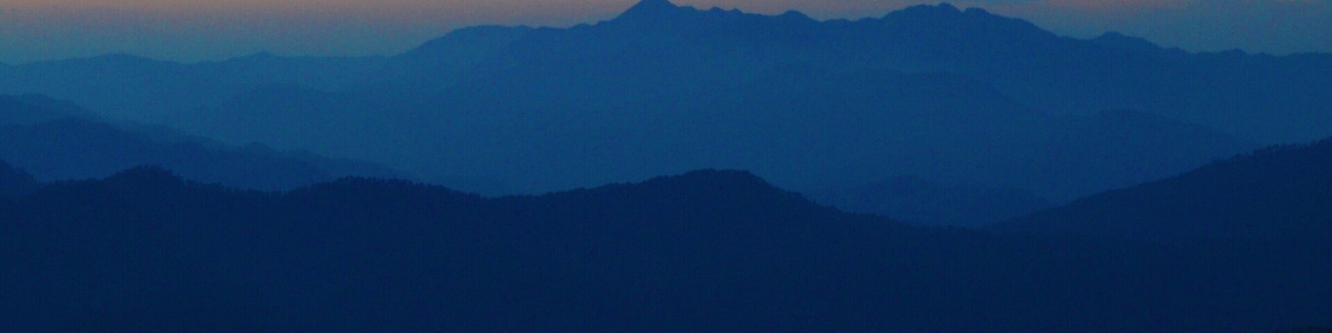 My love for Mountains grow with each passing day.....💙💙💙
#mountains#binsar#uttarakhand#travelbazzinga#trover