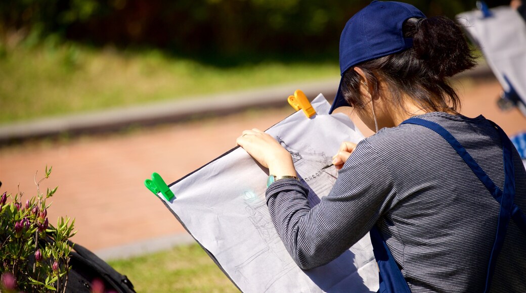 水原 呈现出 藝術 和 花園 以及 一名女性