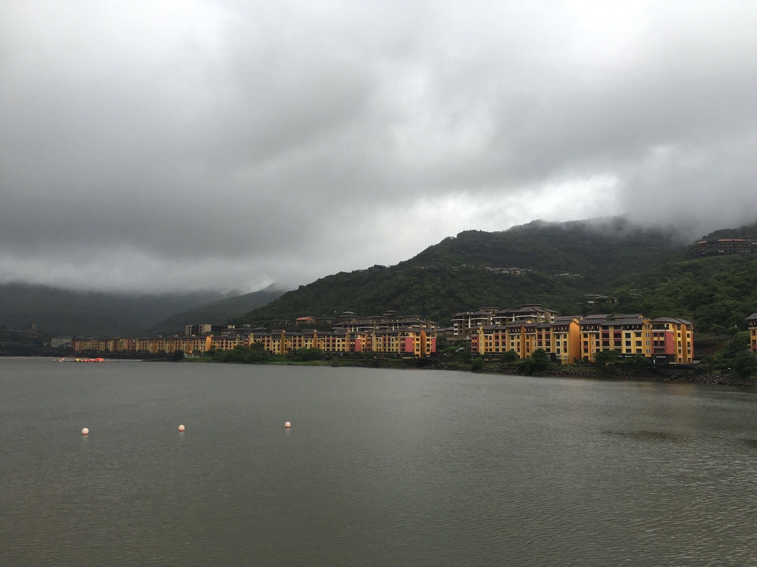 Beautiful place #Lavasa is with River #Dasve  flowing all through. It's the only private smart city situated 2hrs drive away from Pune. Architecture of the city is inspired by the Italian architecture. This city is a bliss with beautiful clouded hills, lovely colourful apartments and market situated facing the river. A definite visit 👍🏻 #mobileupload