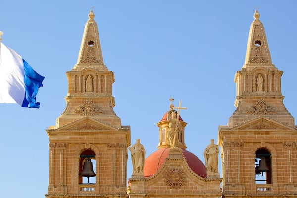 Eglise de Mellieha mettant en vedette patrimoine architectural, éléments religieux et église ou cathédrale