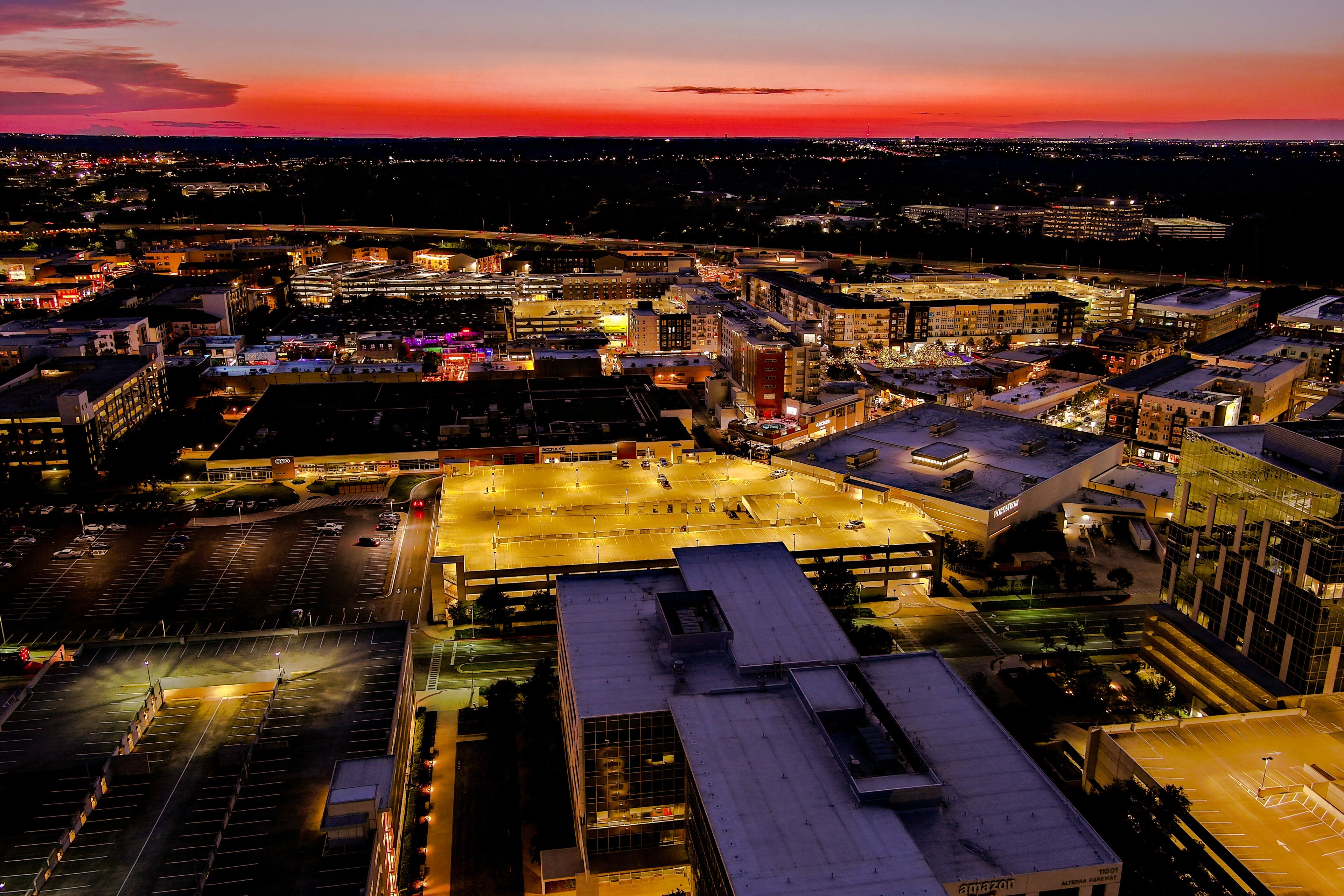 The Domain (Gebiet mit vielen Wohnhäusern, Geschäften, Hotels etc.)