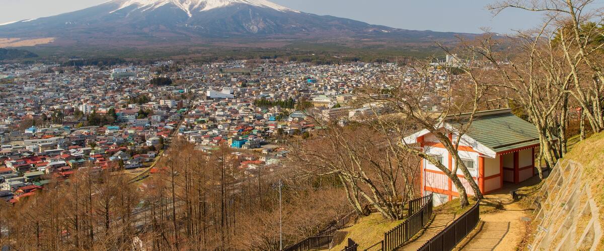 Fujikawaguchiko which includes a city, mountains and landscape views