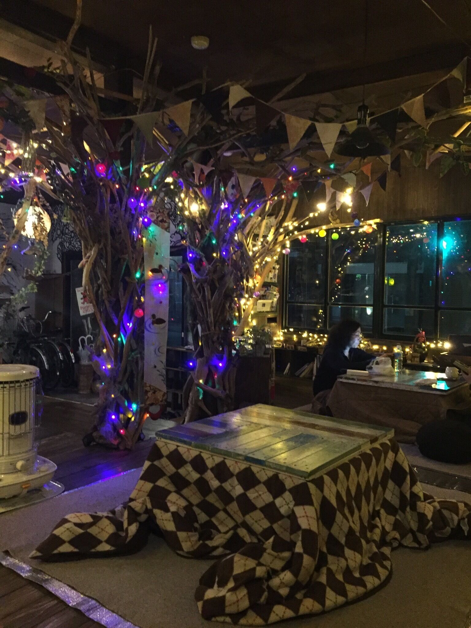 Fun little guest house in Ise.  Noodle shop across the street serves the best Udon with smoked mushroom shavings. 