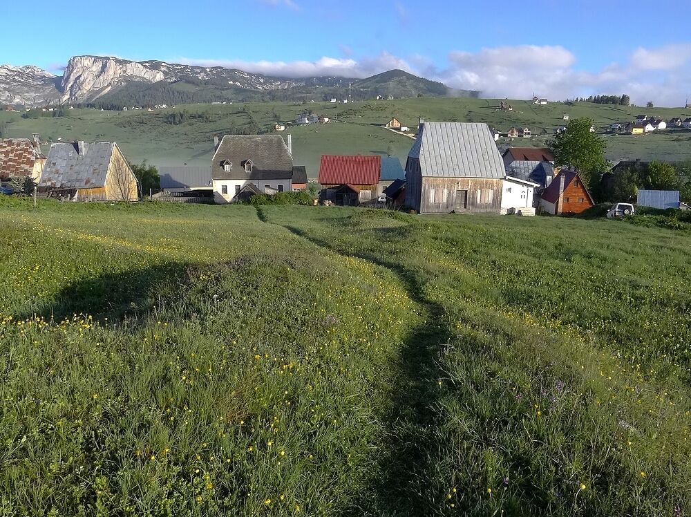 A small town ( less than 2000 inhabitants ) situated in the north of Montenegro. Its close location to Durmitor National Park makes it a good base to explore from , the surrounding countryside is positively fabulous .