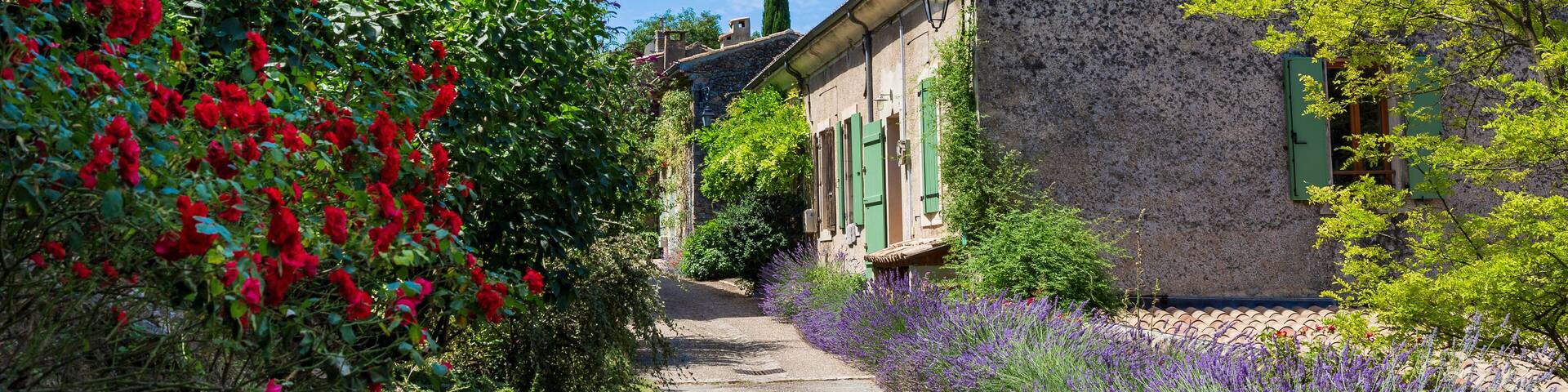 Soyans, medieval village in Drôme, southeastern France. The old village is dominated by the Romanesque church Saint-Marcel and the ruins of the castle.