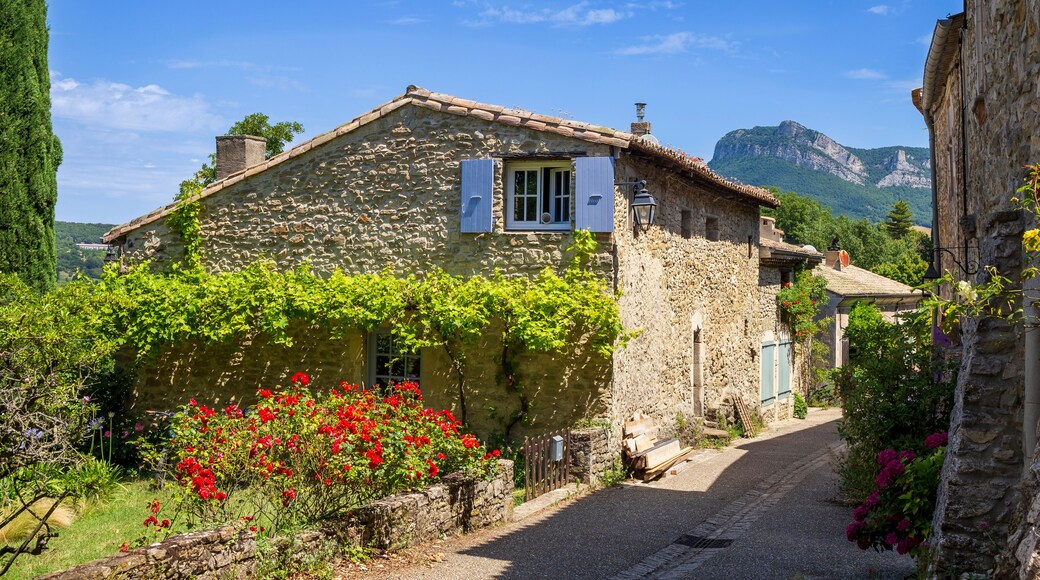 Soyans, medieval village in Drôme, southeastern France. The old village is dominated by the Romanesque church Saint-Marcel and the ruins of the castle.