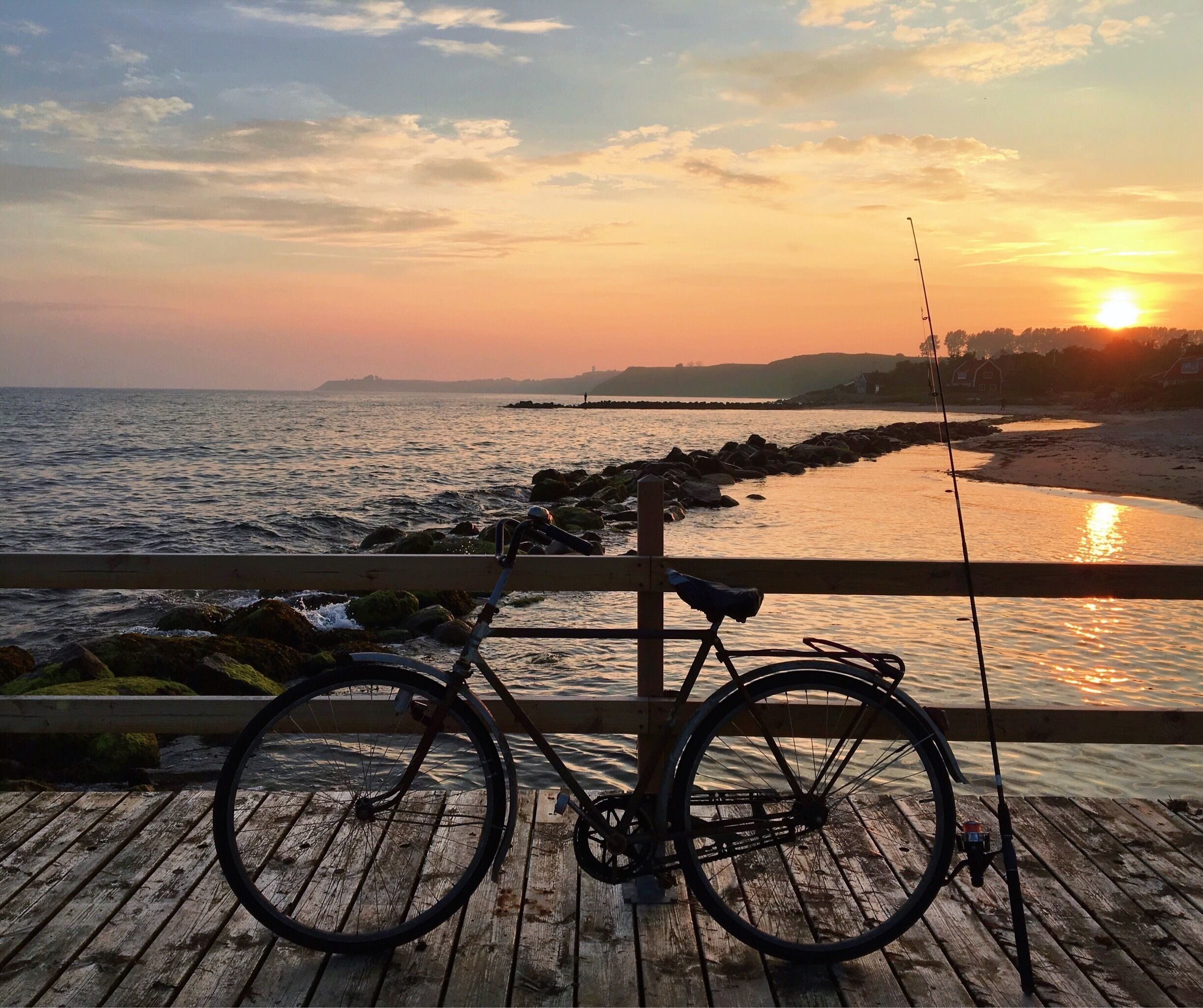 Hey, the golden hour apparently also comes with bicycles! 