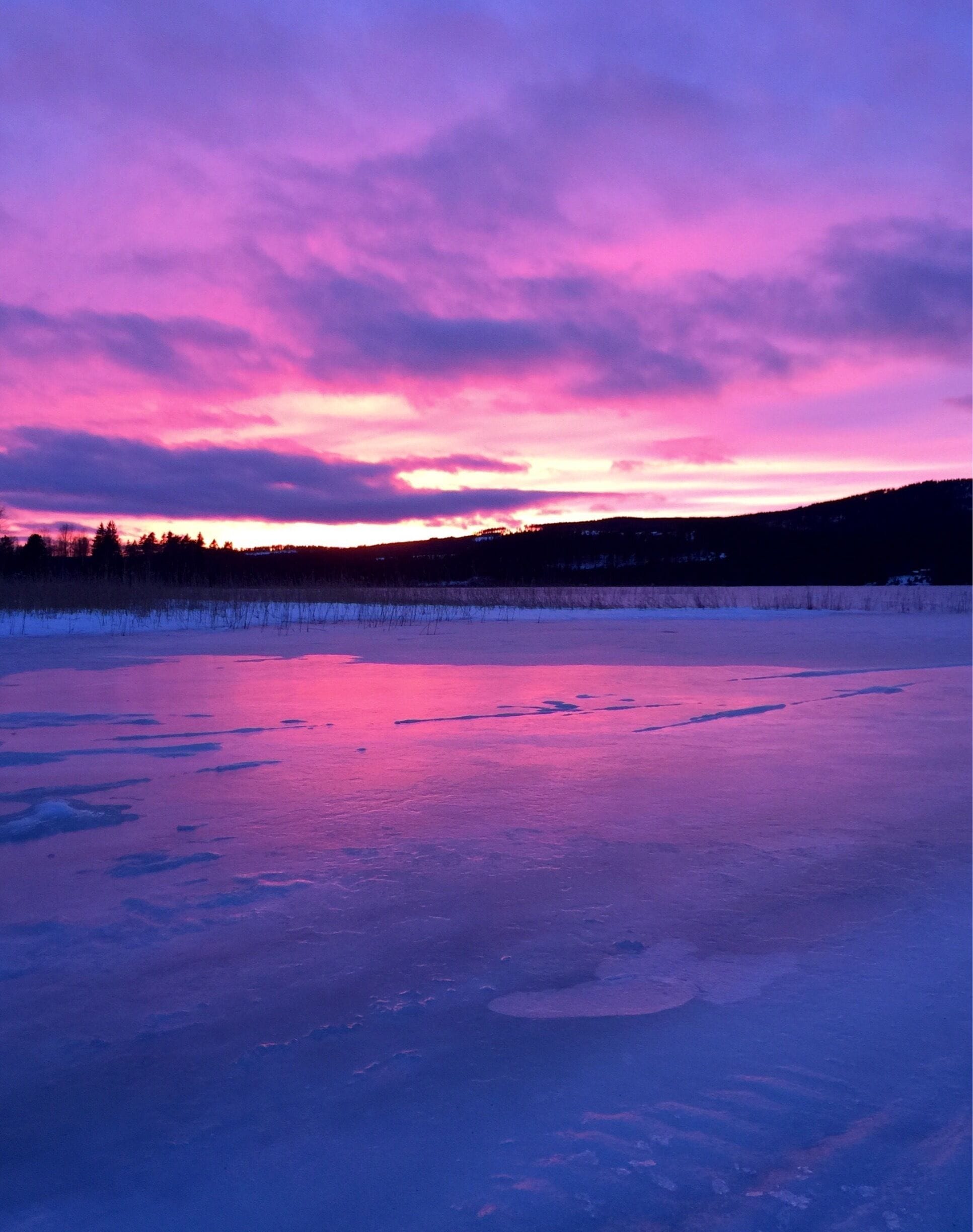 #snow #winter #sunset #noeffect absolutly breathtaking sunset over the mountains of Leksand