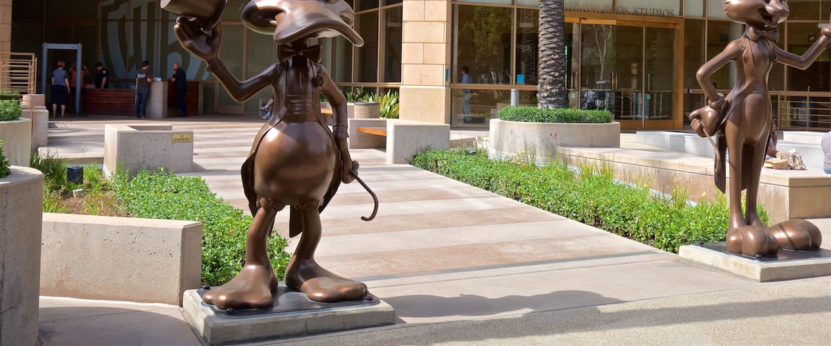 Burbank showing a statue or sculpture