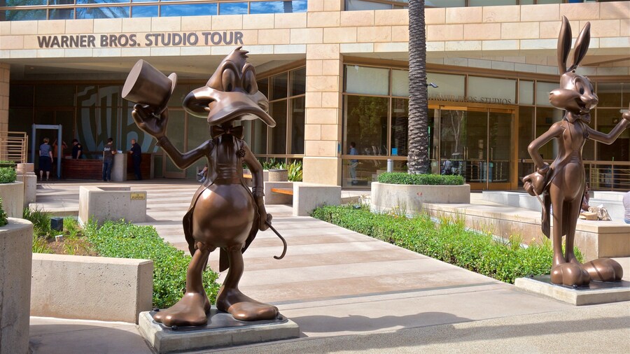 Burbank showing a statue or sculpture