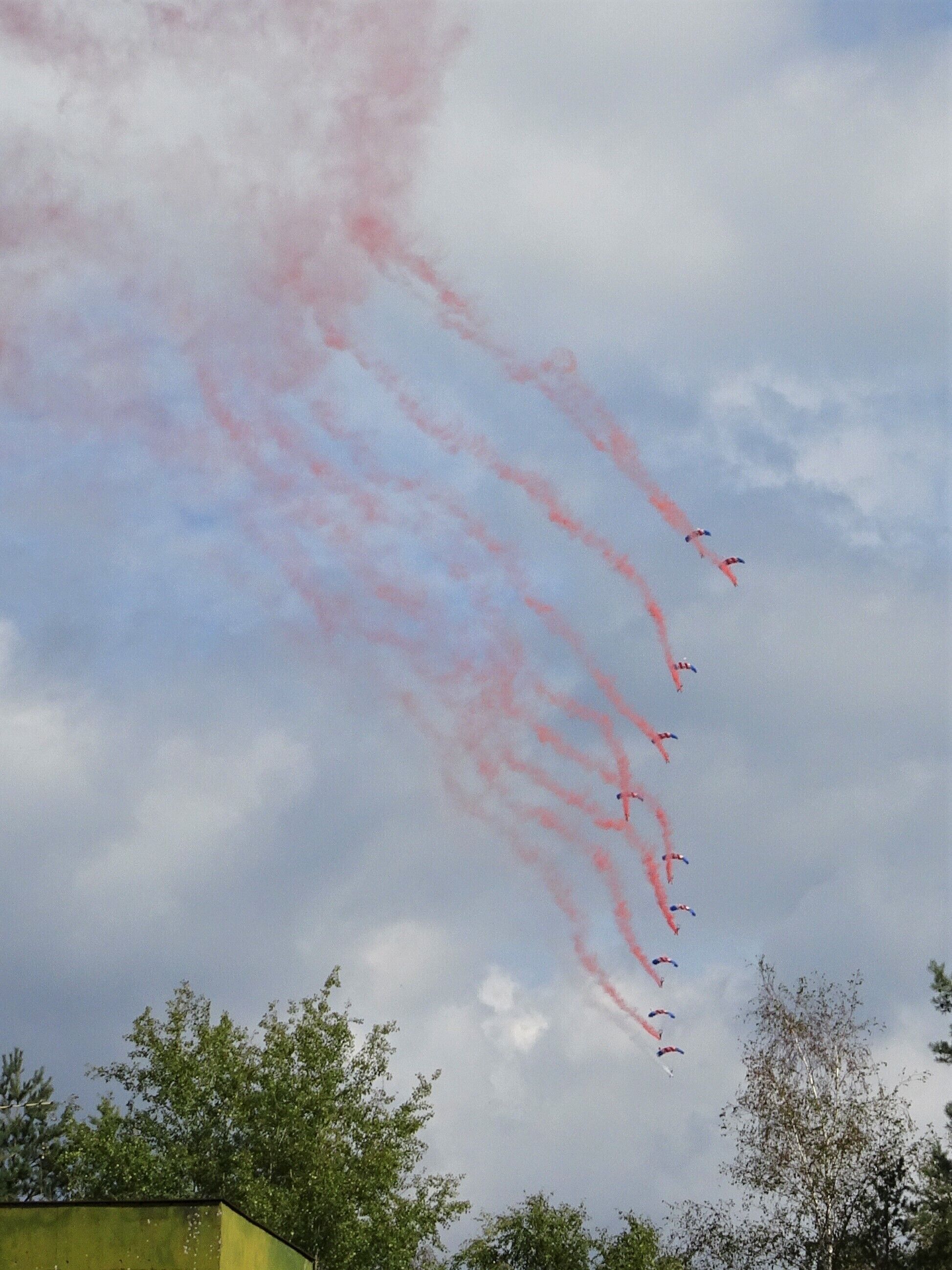 Belgian Air Force Days – Kleine Brogel  - 8 & 9 September 2018
The RAF Falcons are the parachute display team of the Royal Air Force. All members are instructors at n° 1 Parachute Training School. The team is best known because of their ‘stack’, during which they descend in a formation of 11 jumpers and spiral down elegantly in tight formation before landing precisely on target.  #TroveOnTuesday 