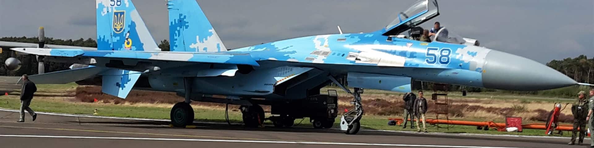 Belgian Air Force Days – Kleine Brogel - 8 & 9 September 2018
One of the eye-catchers on the air show was the Ukrainian Sukhoi Su-27.
The Su-27 (NATO code name ‘Flanker’) is an amazingly agile interceptor that is among the best of the world in dogfighting, despite its impressive size. It was developed during the 1980s in what was then the Soviet-Union in response to American fighters like the F-15, F-16 and F-18. The SU-27 is the pride of the Ukrainian air force, a country that is part of the ‘Partnership for Peace’ with NATO and is as such also a partner to the Belgian air force.