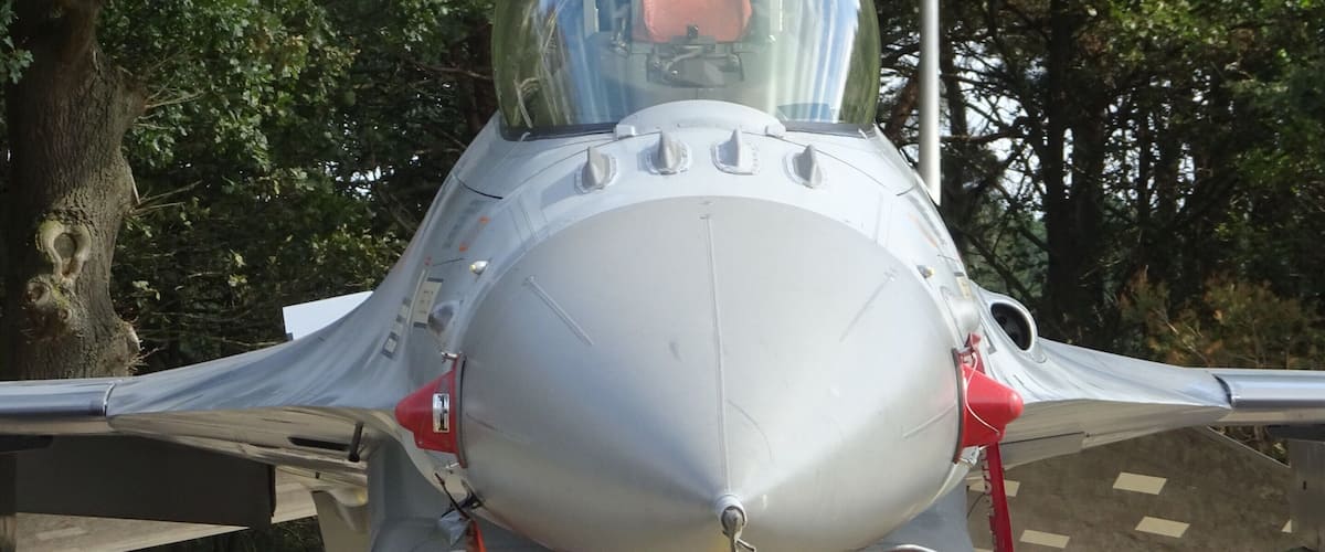 Belgian Air Force Days – Kleine Brogel - 8 & 9 September 2018
The Belgian F-16 fleet has 60 aircraft, of which 48 are assigned to NATO. These aircraft are centralized on two bases, Kleine Brogel and Florennes. The F-16 is a multifunctional fighter plane suitable for defensive, offensive and reconnaissance missions. Thanks to the new electronic defence equipment and a far-reaching Mid Life Update program (MLU), the F-16 remains (provisionally) operational.
In addition to missions in Europe and North Africa, Belgian F-16 carried out thousands of sorties in Afghanistan, Iraq and Syria.