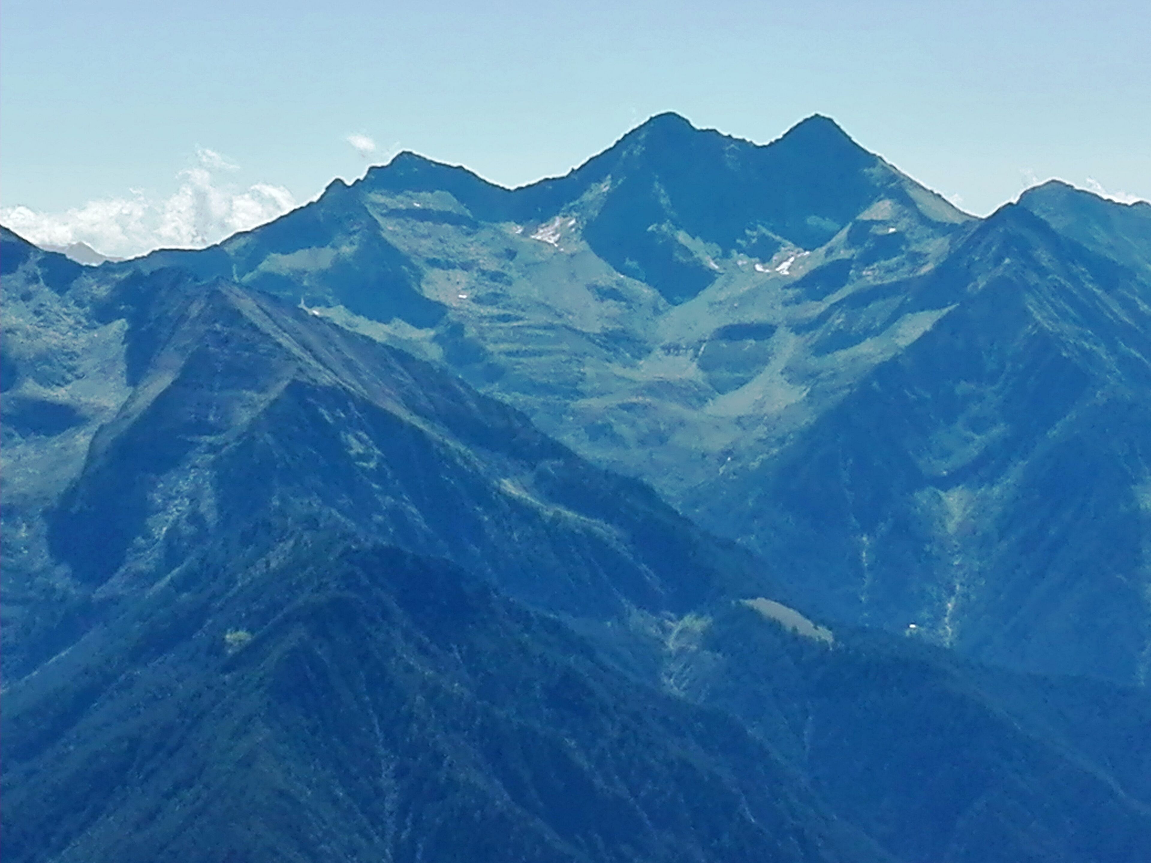 Le Dames de Challand (ovvero Becca di Vlou 3.032 m e la Becca Torché 3.015 m) viste la vetta del Corno Bussola.