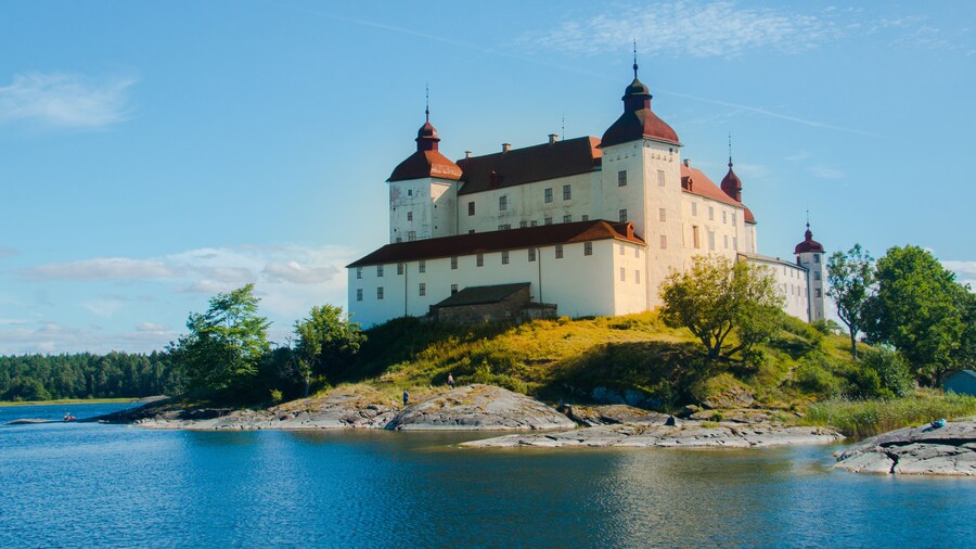 Lacko Slott, Sweden