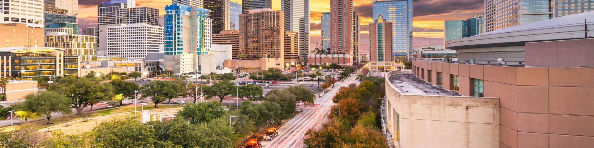 Houston, Texas, USA downtown park and skyline
