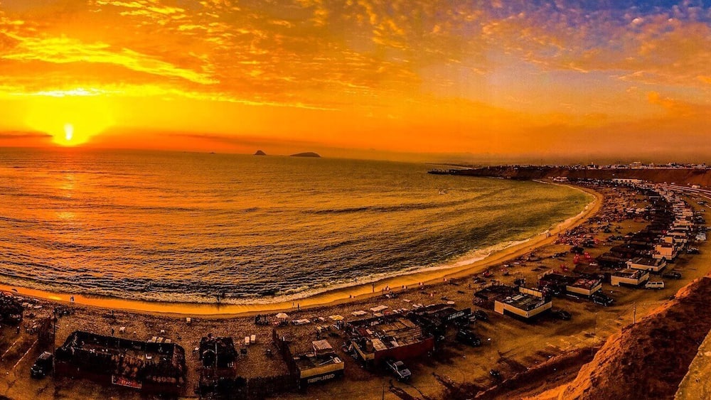 La caída del
Sol en punta hermosa !!!