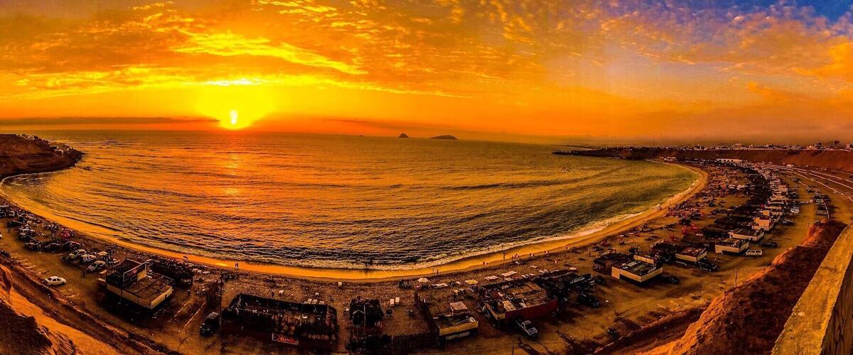 La caída del
Sol en punta hermosa !!!