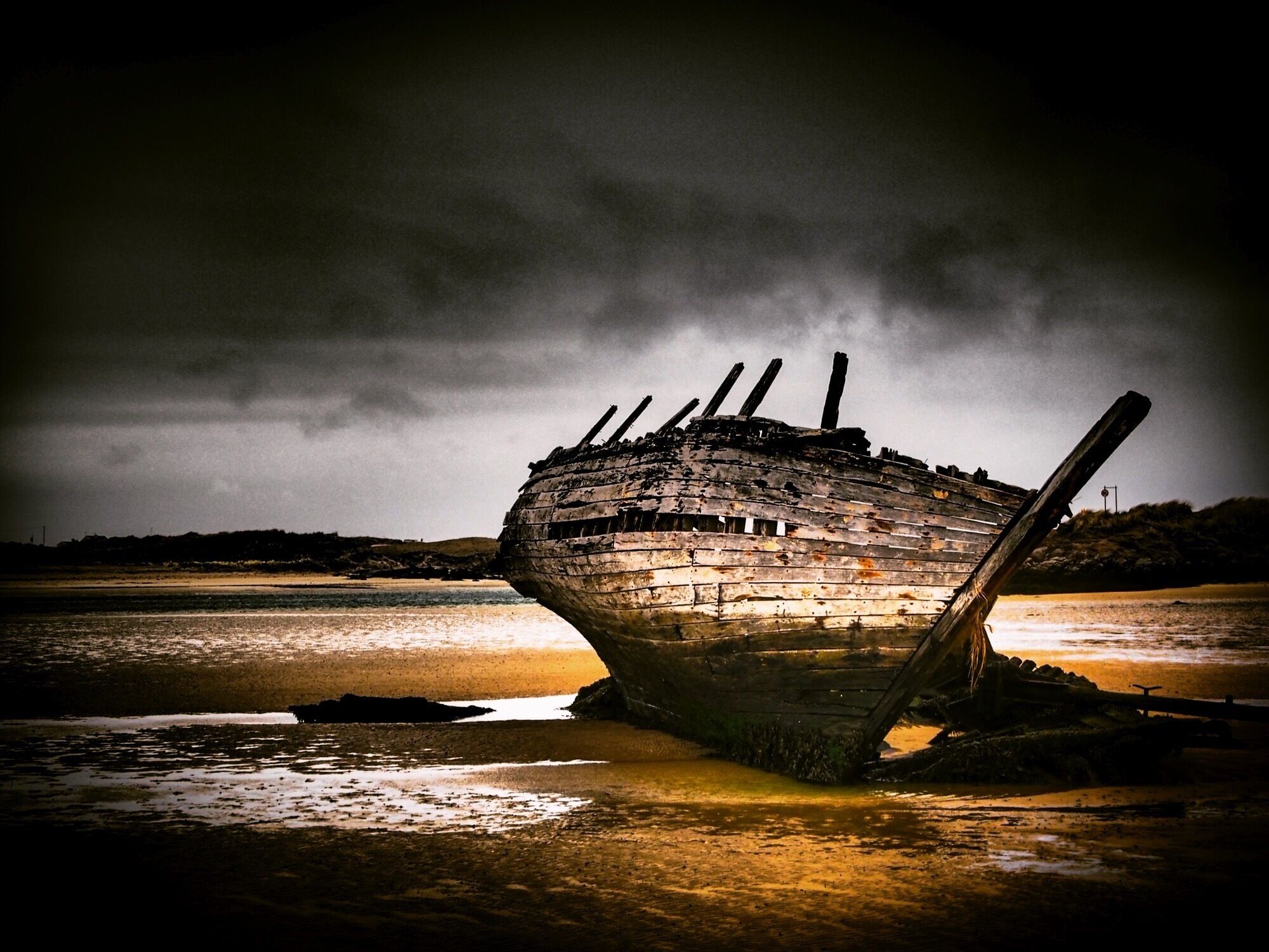 Bád Eddie or Eddie’s boat are the names given to the old wreck at Magherclogher beach, Bunbeg Donegal. Cara Na Mara (‘Friend of the Sea’) is the official title of the abandoned fishing vessel ran into trouble during stormy seas in the early 1970s.