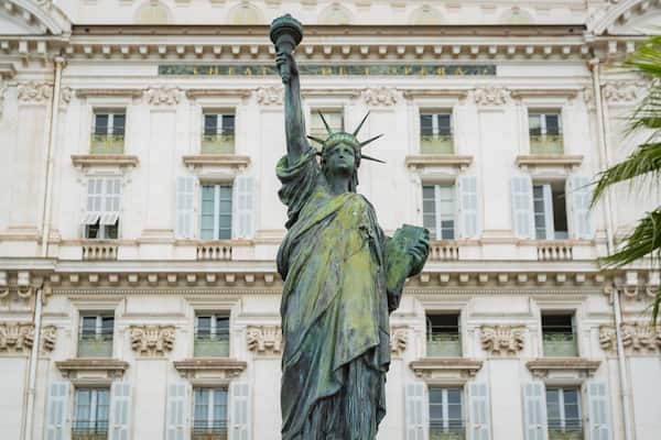 Nice Opera showing a statue or sculpture and heritage elements