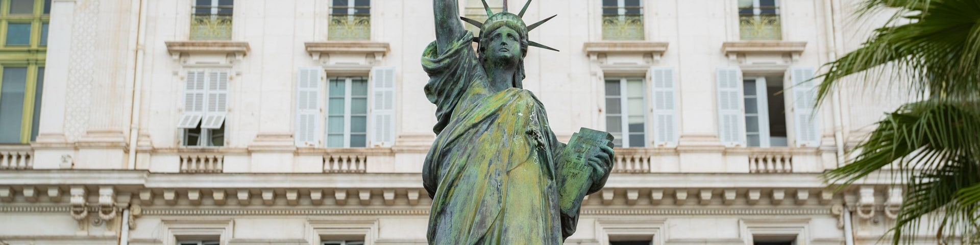 Nice Opera showing a statue or sculpture and heritage elements