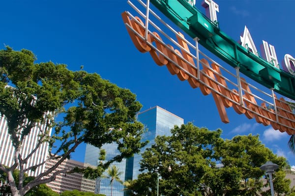 Aloha Tower Marketplace showing a city and signage