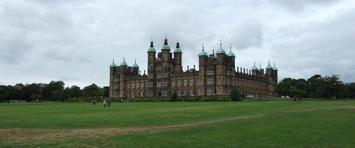 Edinburgh Donaldson's Hospital Building (former Edinburgh Donaldson's School for the deaf; after 2008 the building was converted to luxury apartments), during a doors open day. Seen from near the east gate house. Wikidata has entry Q17570869 with data related to this building.