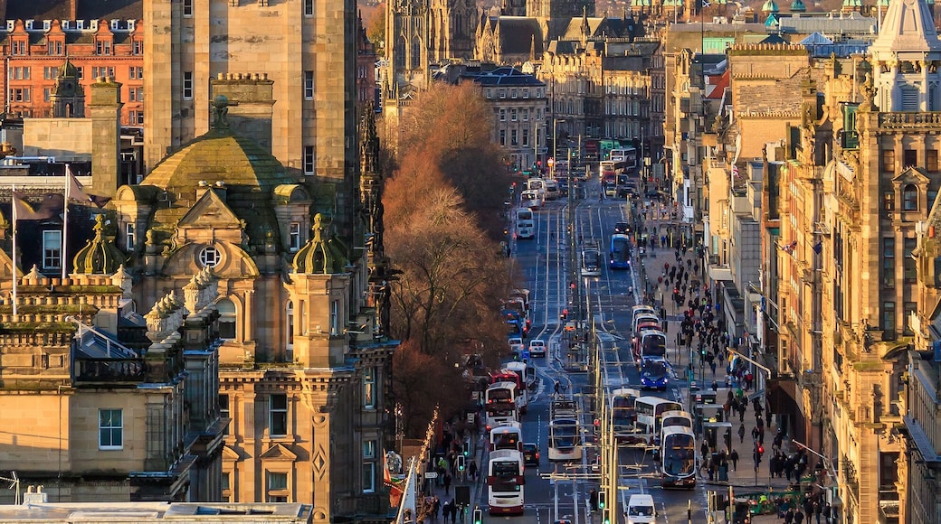 Old town Edinburgh and Edinburgh castle