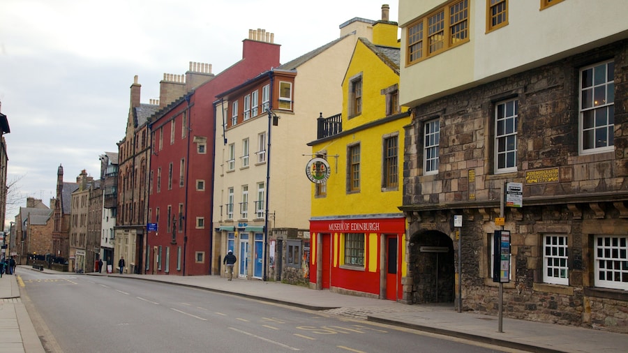 The Royal Mile which includes heritage architecture, a house and street scenes