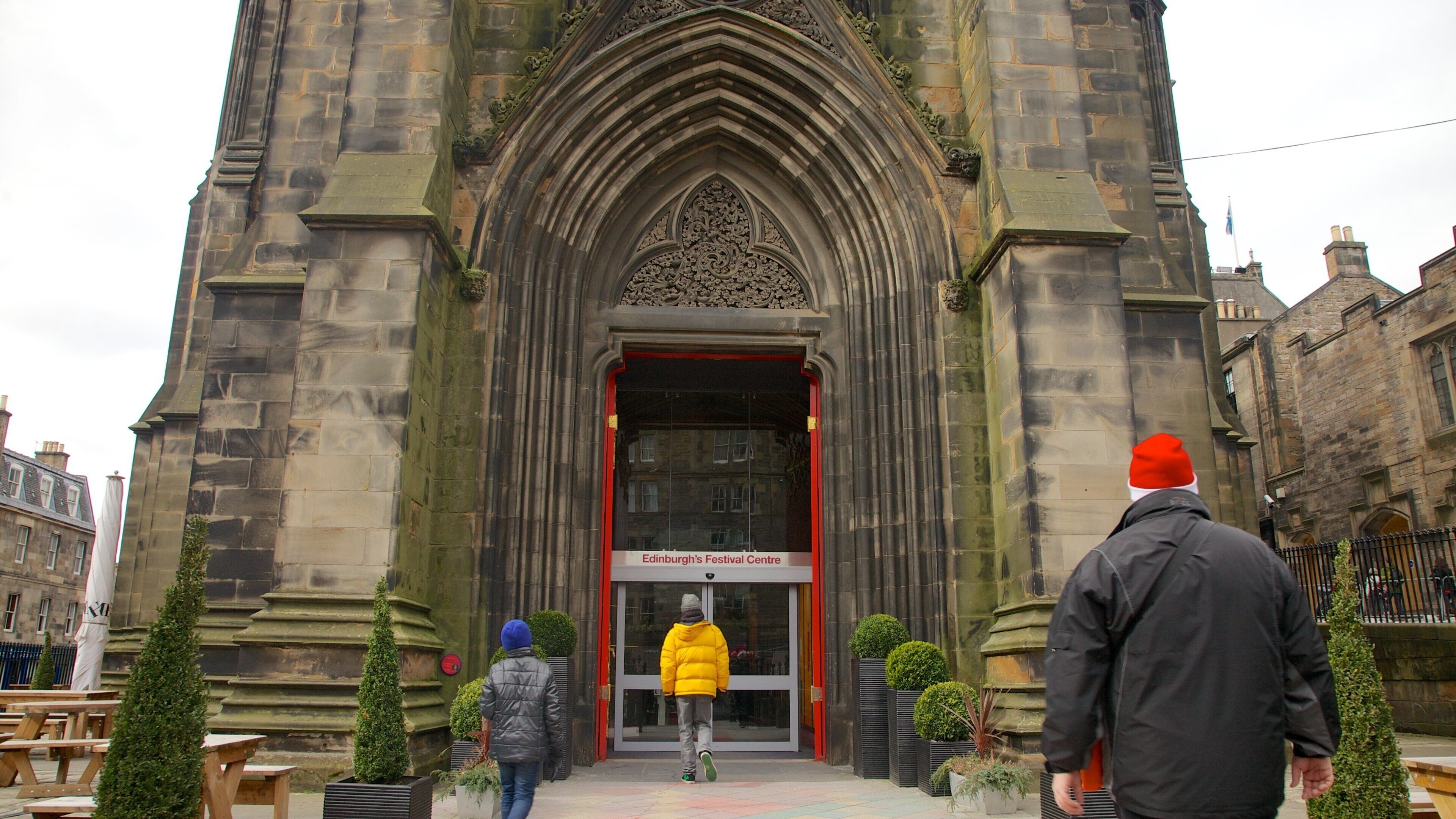 Royal Mile que incluye una iglesia o catedral y patrimonio de arquitectura