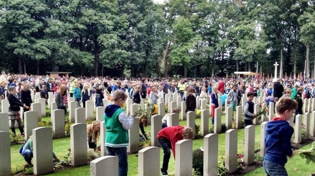 Every year is in Oosterbeek a ceremony for the soldiers who are passes in the second World war.