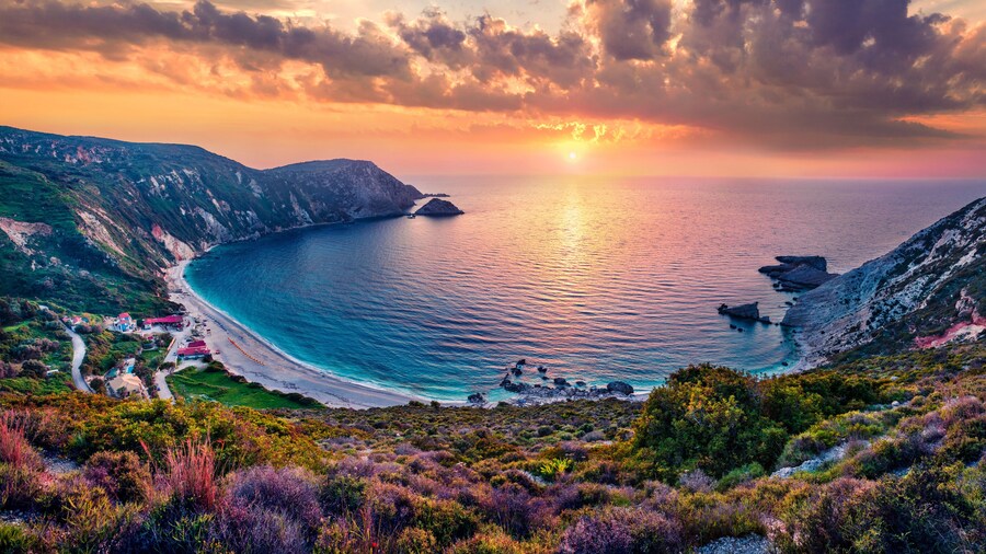 Petani Beach (佩塔尼海滩)