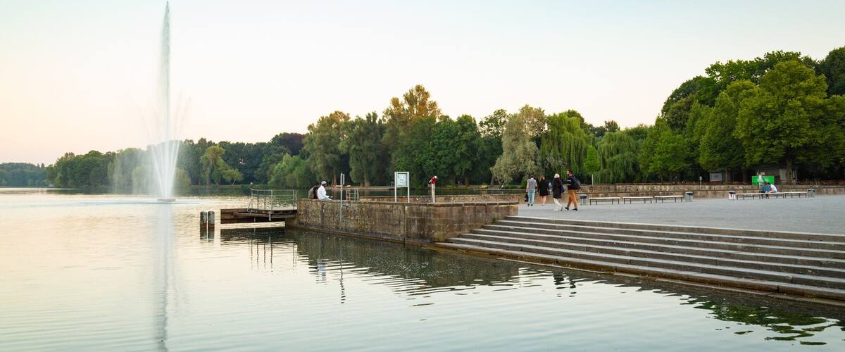 Maschsee which includes a sunset, a fountain and a river or creek