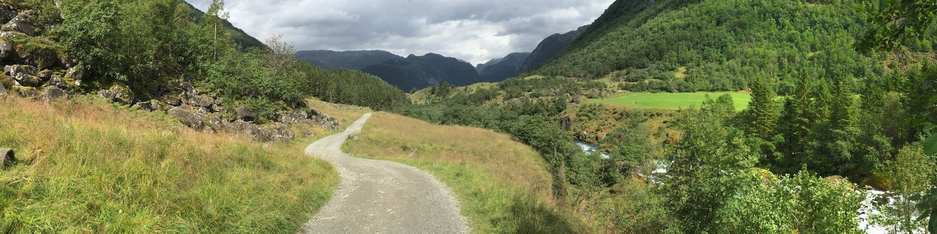 Valley seen during a hike from Bondhus/sunndal to Bondhusdalen lake at the bottom of the glacier #takeahike