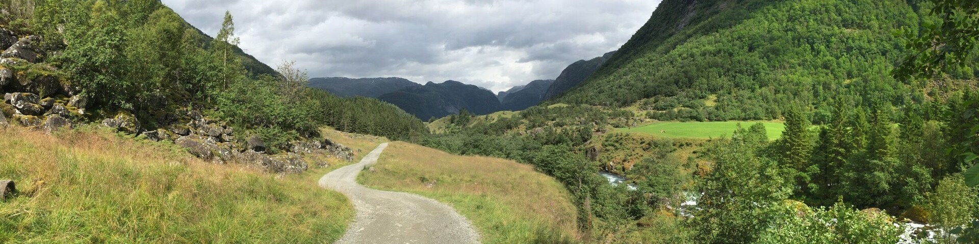 Valley seen during a hike from Bondhus/sunndal to Bondhusdalen lake at the bottom of the glacier #takeahike