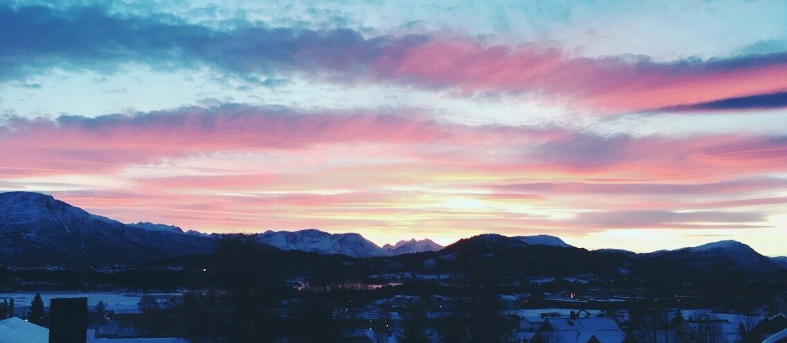 Cant travel much these days, but its sure beautiful outside my house too 💕