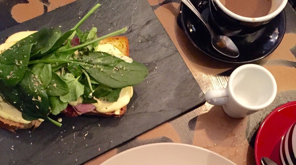 Great place for breakfast! Egg Benedict. Avocado toast.