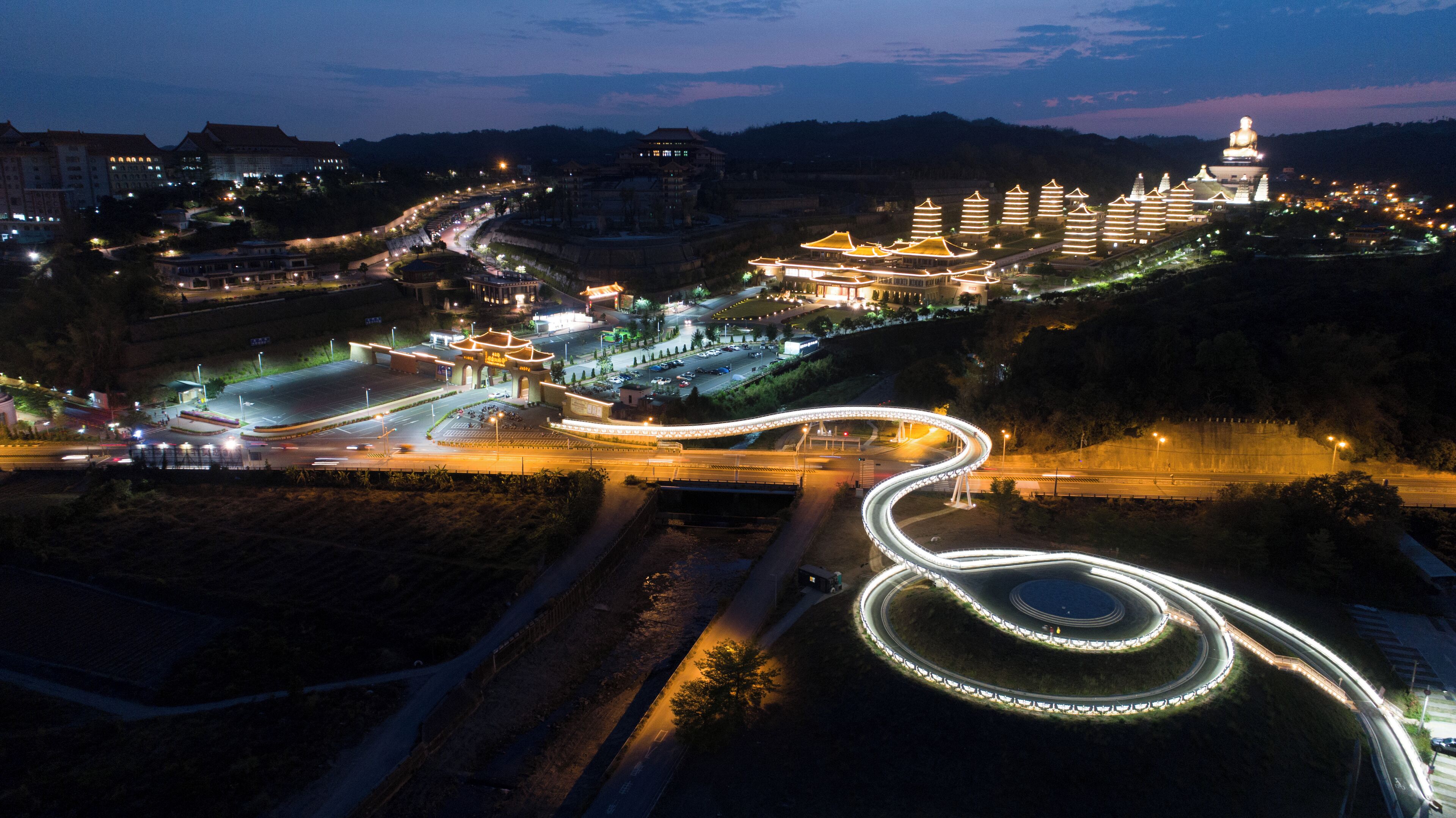 佛光山佛陀紀念館 ( 備註：拍攝時僅能在外圍拍攝 )