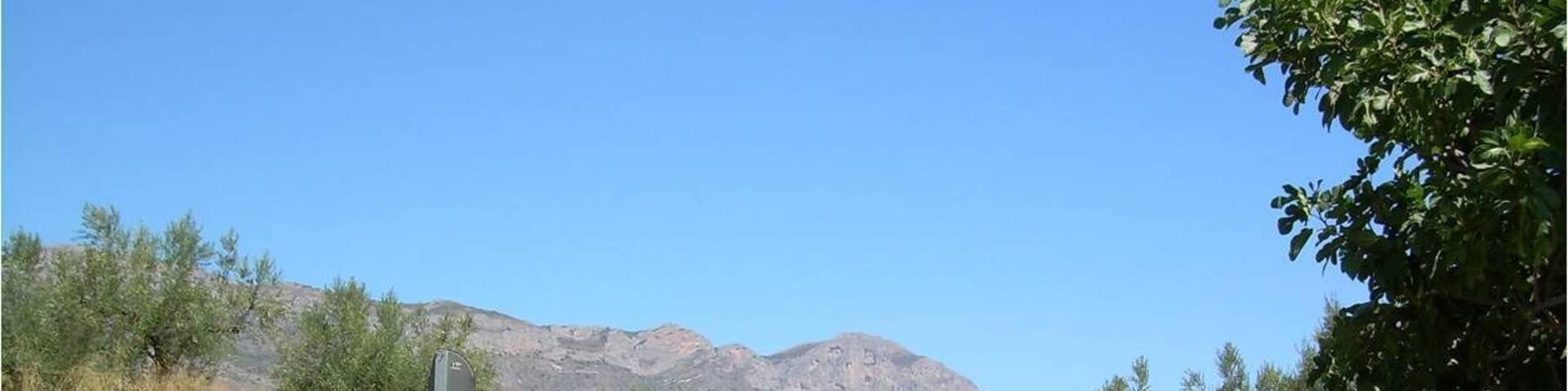 Cruce del Camino del Calvario con la VĂa Verde a restaurar.